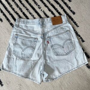 Levi’s High Loose Denim Short, Size 26